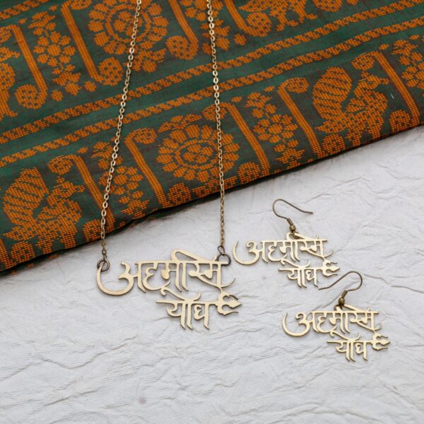 Ahasmi Yodha Necklace Set