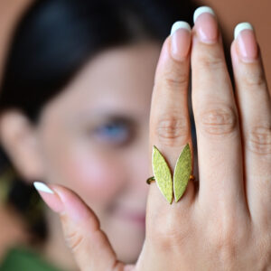 Leaf whisper ring