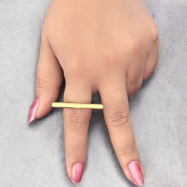 Horizontal Stick Finger Ring