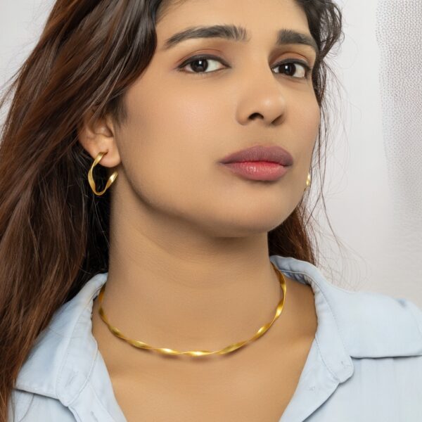 Twisted round choker set