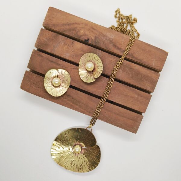 Pearl Blossom Necklace Set - Image 4
